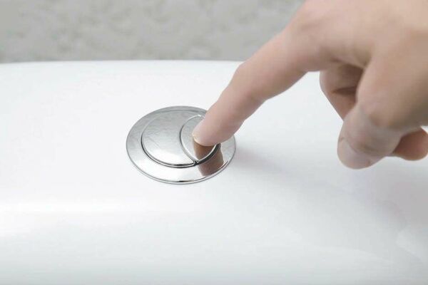 Illustration stylis&eacute;e d'une maison avec des gouttes d'eau et un symbole d'&eacute;conomie