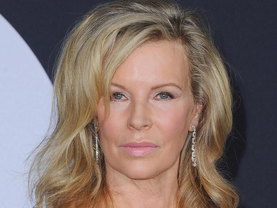 Kim Basinger jeune, ic&ocirc;ne de glamour hollywoodien