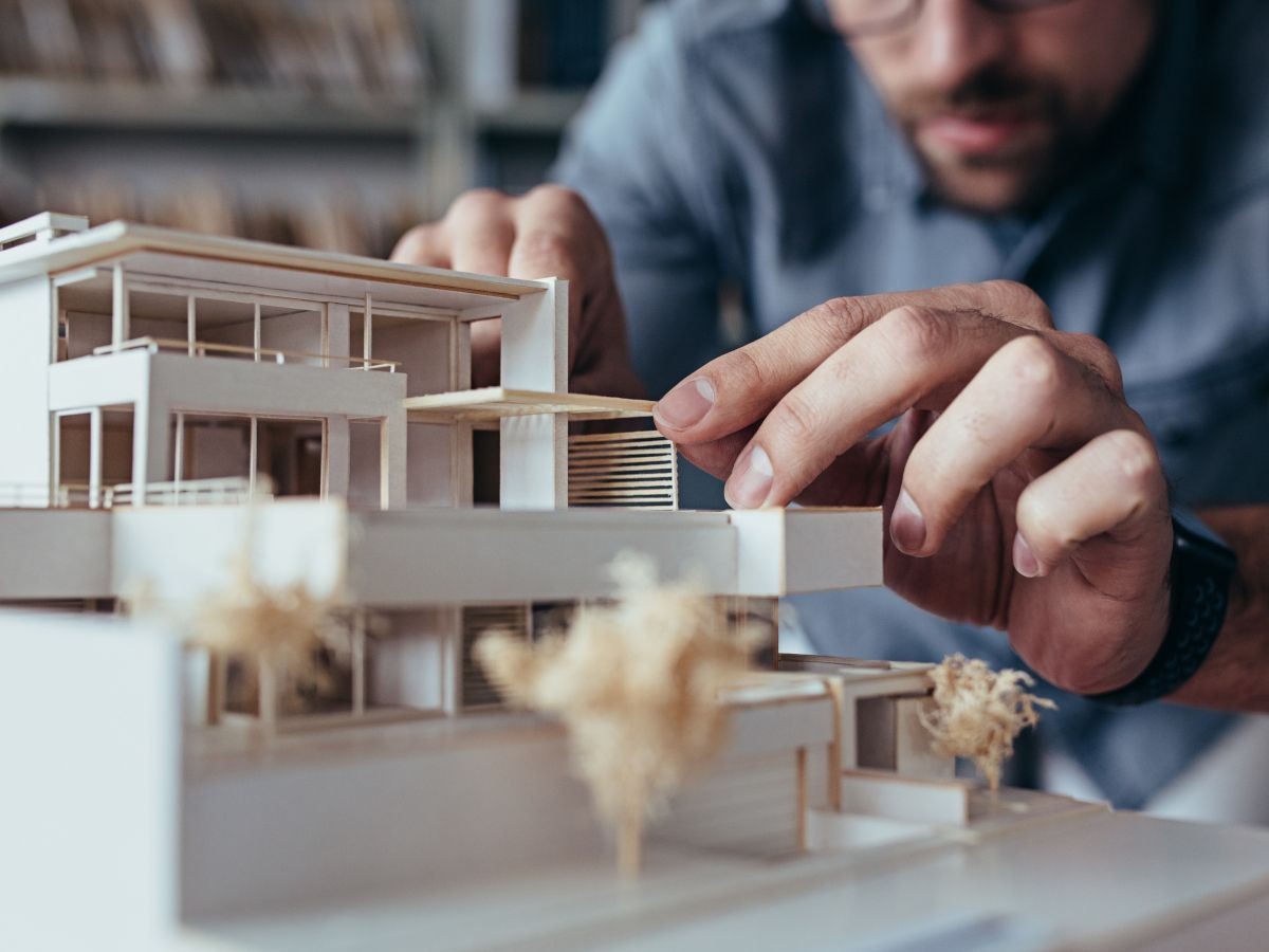 Illustration stylis&eacute;e d'un d&eacute;veloppeur en train de concevoir