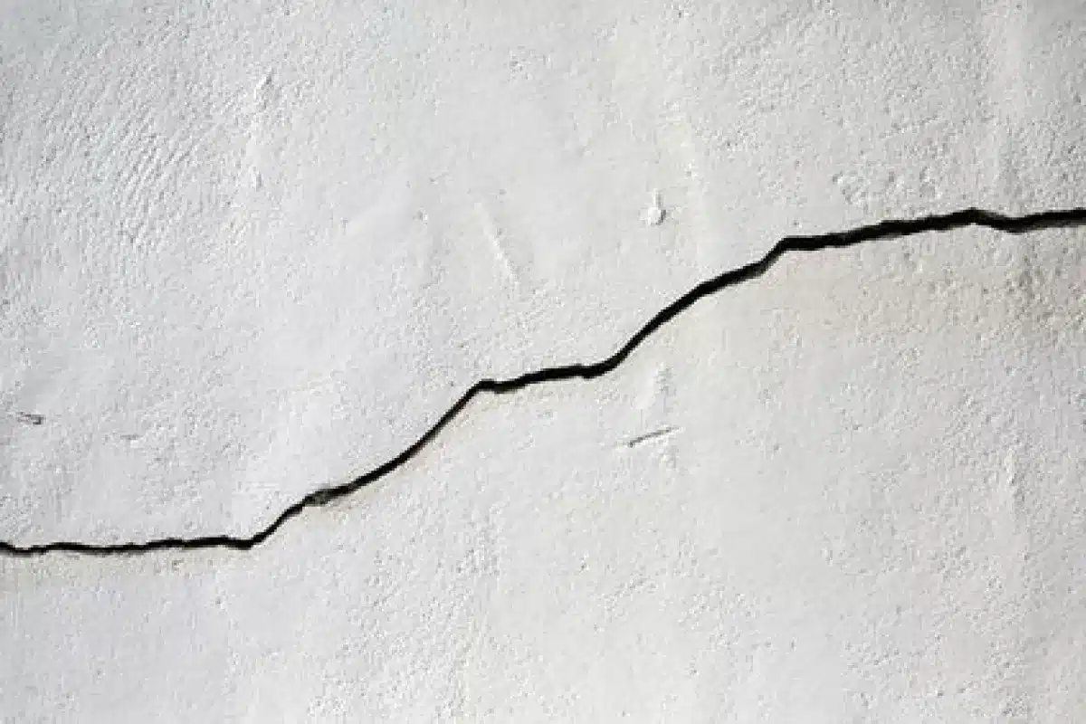 Réparation de fissures dans un mur