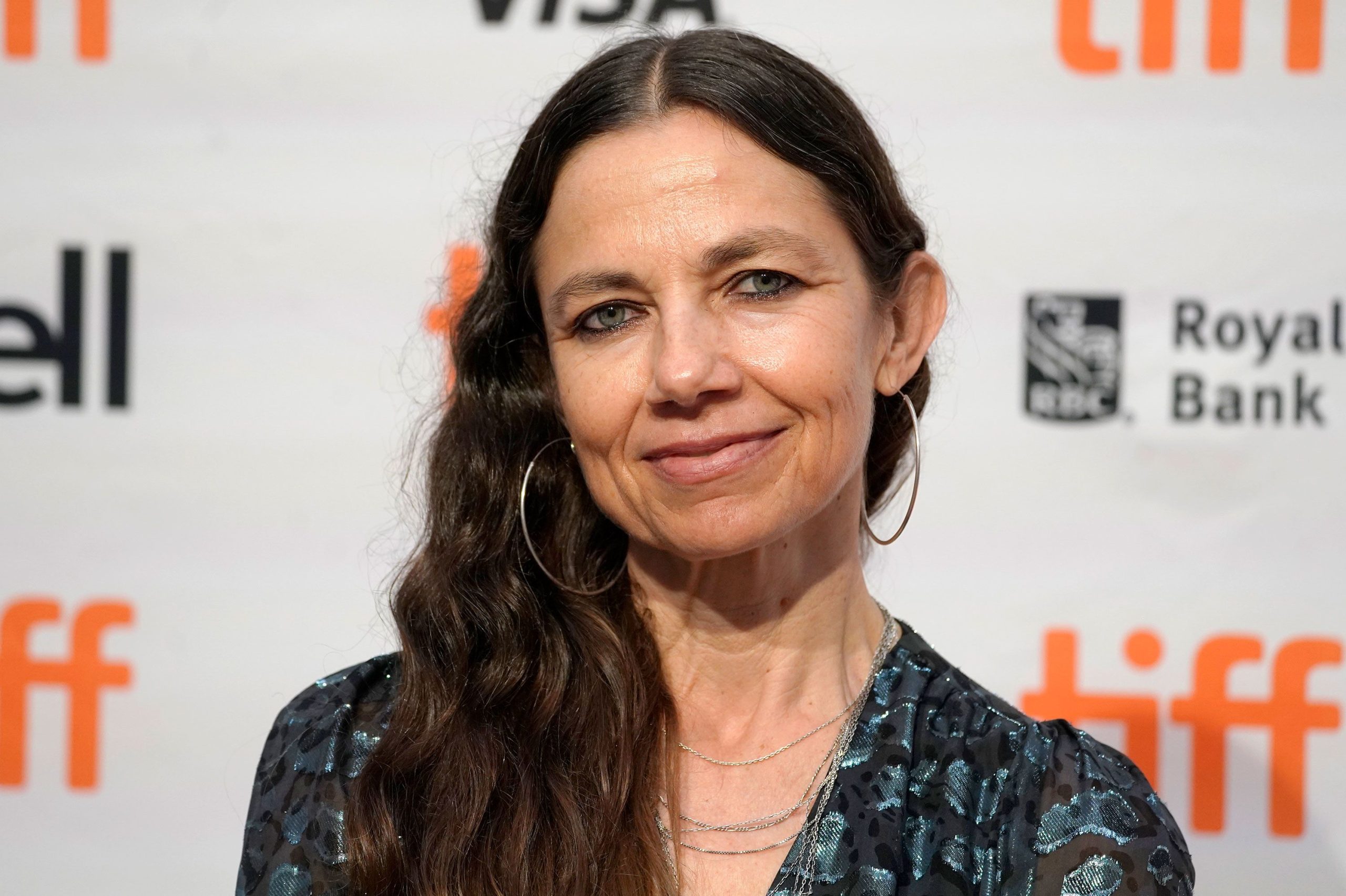 Justine Bateman en interview, expression sereine