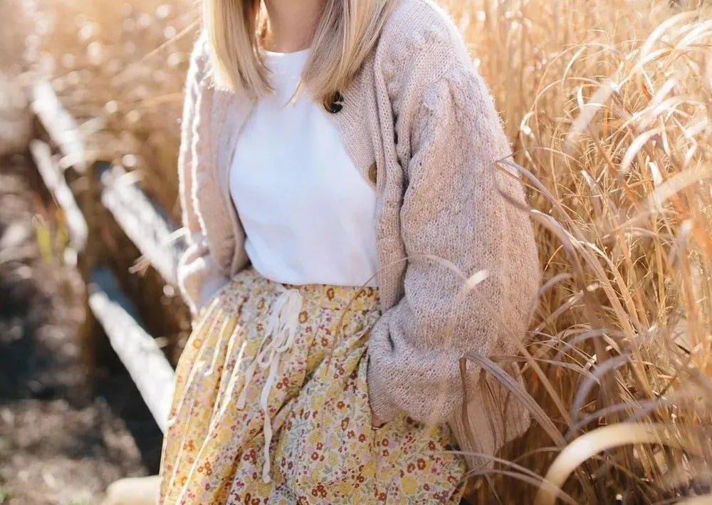 V&ecirc;tements suspendus dans un dressing