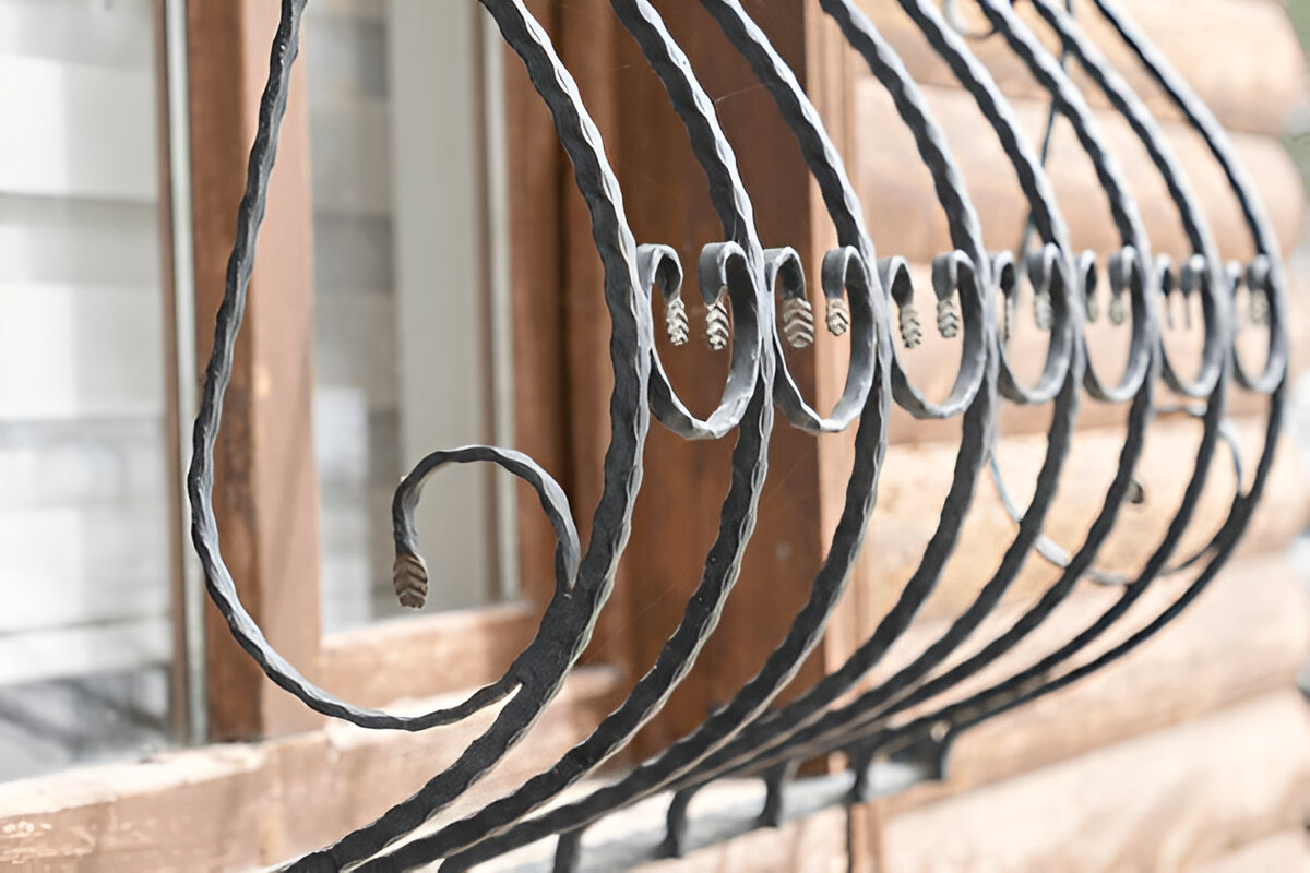 Installation d'une grille de fenêtre par un professionnel