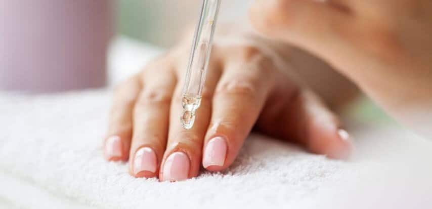 Mains soignées avec ongles parfaits