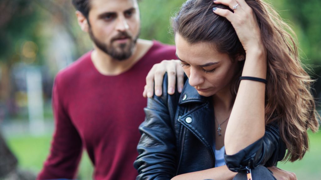 Femme adoptant une attitude victimisante