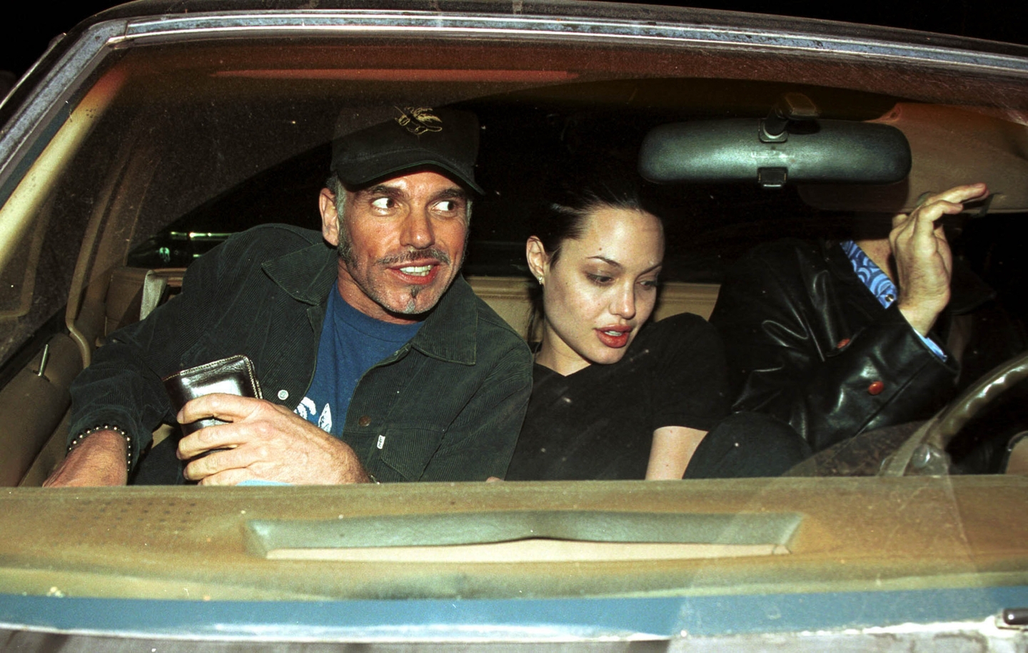 Billy Bob Thornton et Angelina Jolie sous les flashs des paparazzi