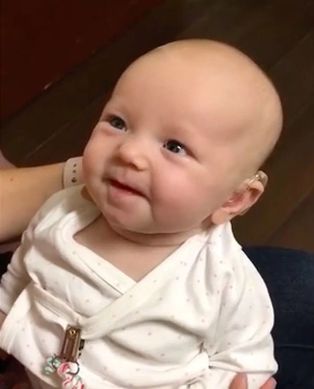 Premiers instants d'éveil de la petite Charly