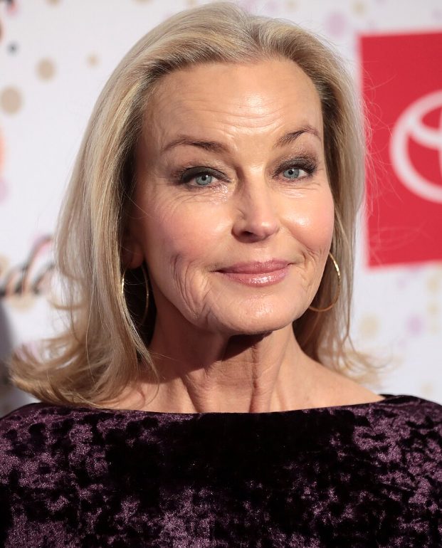 Bo Derek souriante