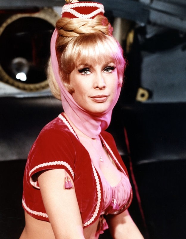 Barbara Eden jeune, souriante et p&eacute;tillante