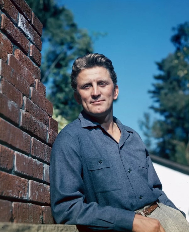 Kirk Douglas dans une sc&egrave;ne de film