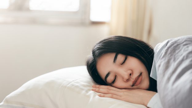 Femme dormant paisiblement
