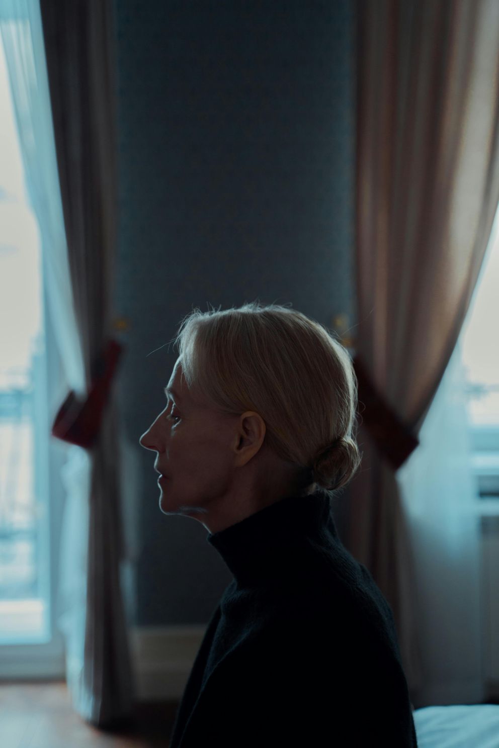 Porte de chambre ferm&eacute;e dans un couloir calme