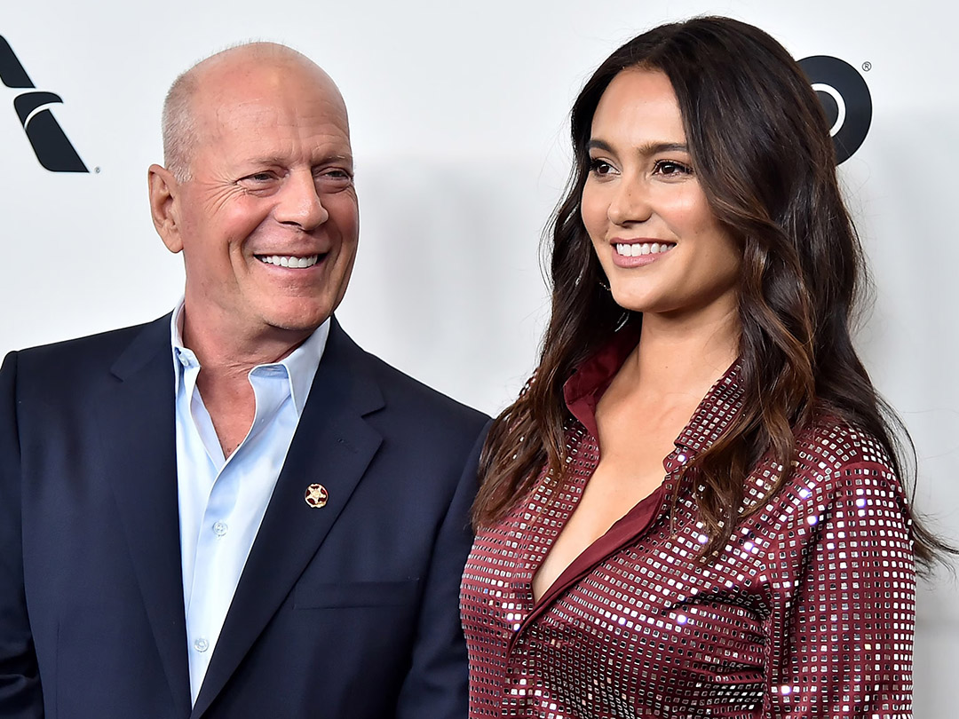 Portrait r&eacute;cent de Bruce Willis, regard franc et d&eacute;termin&eacute;