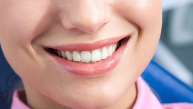 Bain de bouche à l'huile de coco pour une hygiène buccale naturelle