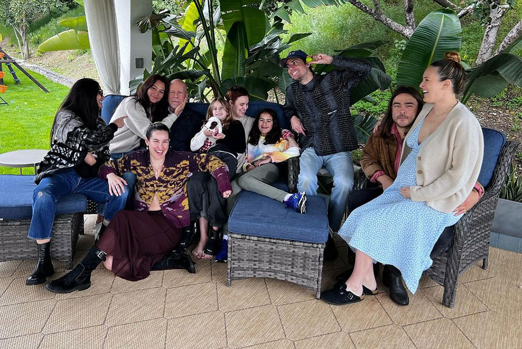 Photo de famille de Bruce Willis, Emma et leurs deux filles, partageant un moment complice