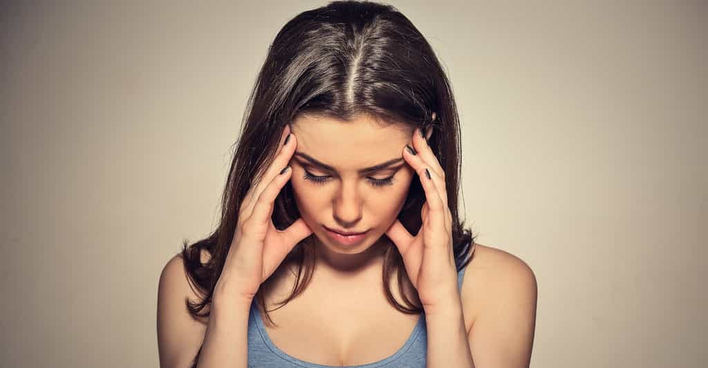 Représentation artistique d'un cerveau et de connexions neuronales